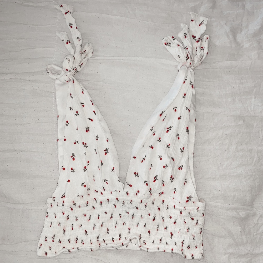 Floral tie strap crop top.